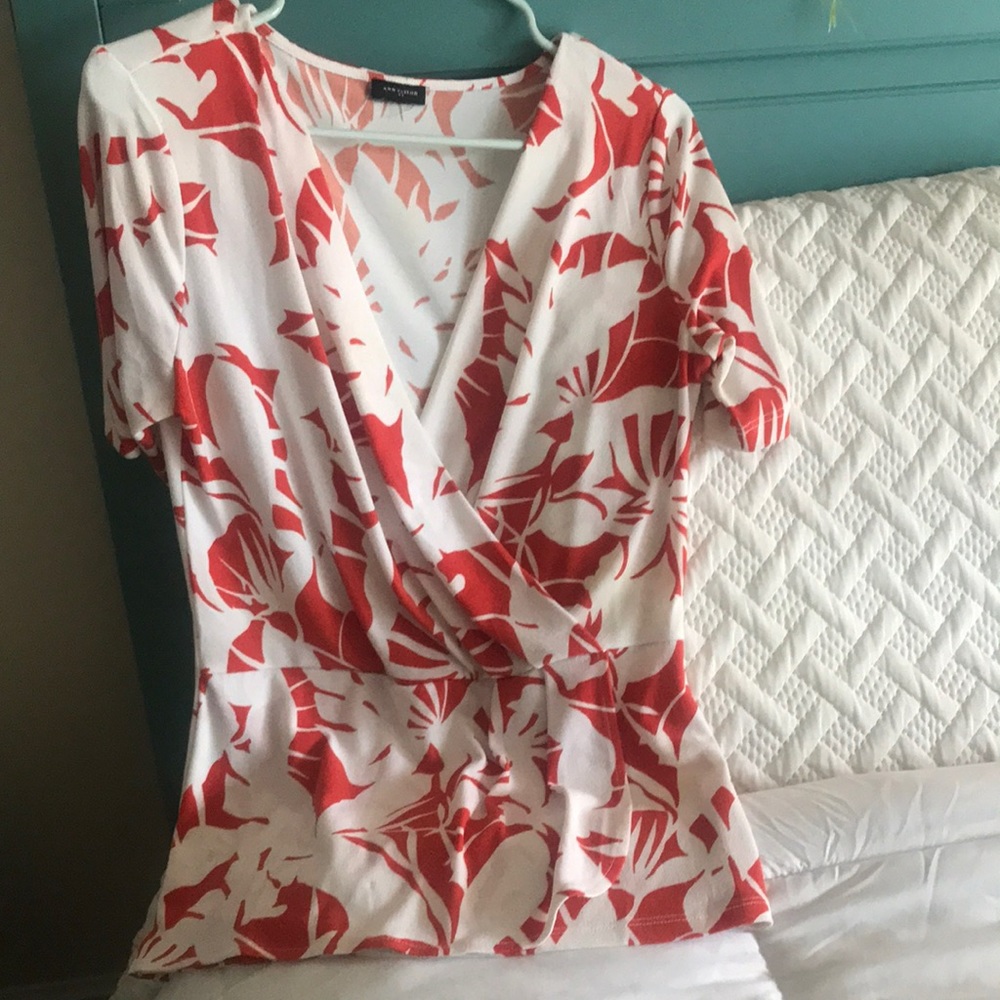 Ann Taylor Short Sleeve Orange and white floral blouse Beautiful 😍